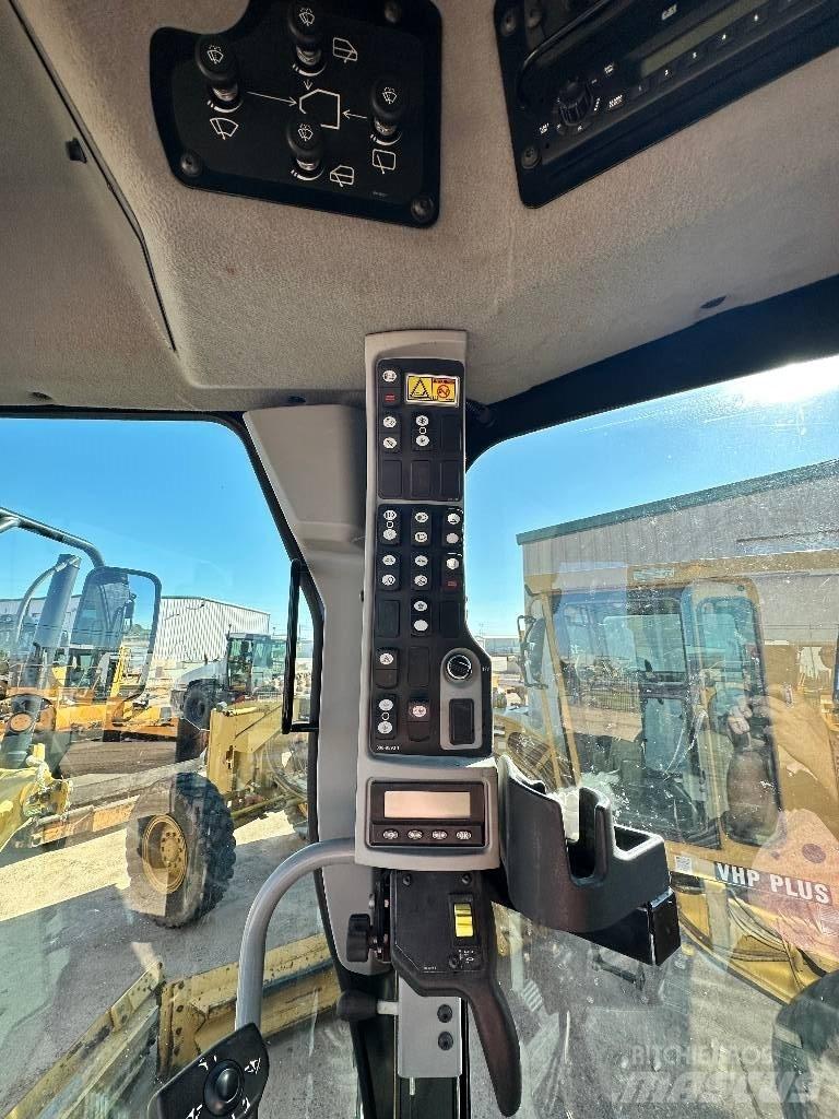 CAT 12 M 2 Grejdry