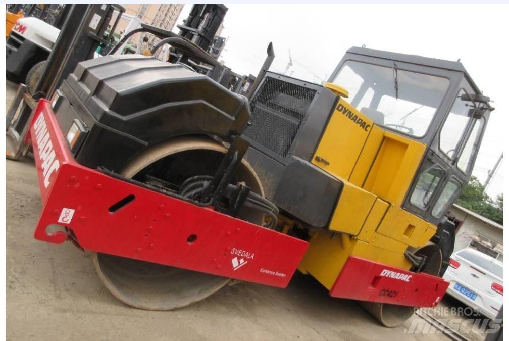 Dynapack CC421 Tahačové válce