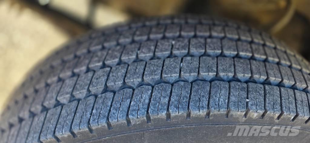 Sisu SM 300 Nákladní automobily pro přepravu lesních strojů