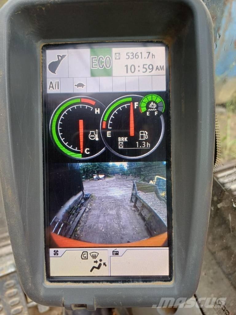 Hitachi ZX 135 US-6 Pásová rýpadla