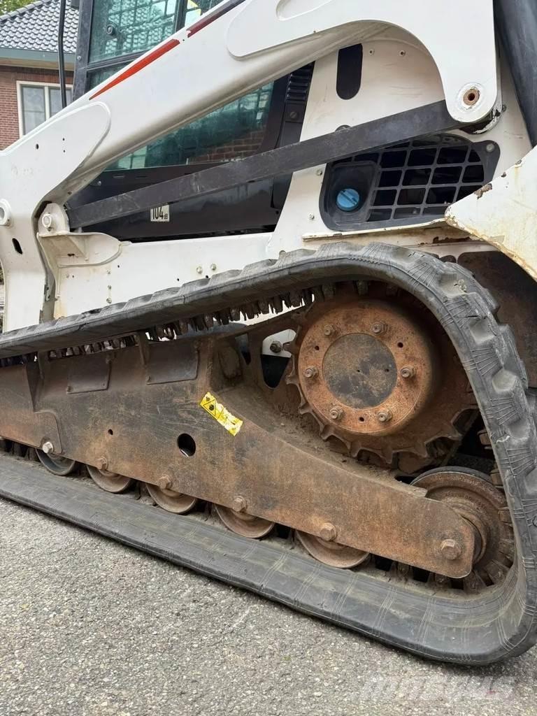 Bobcat T770 Smykem řízené nakladače