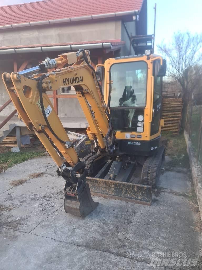 Hyundai R25Z-9 AK Mini rýpadla < 7t