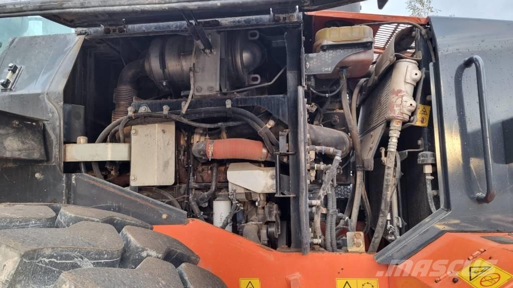 Hitachi ZW 220-6 Kolové nakladače