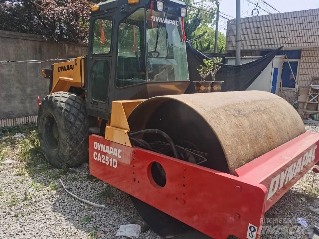 Dynapac CA 251 D Tahačové válce