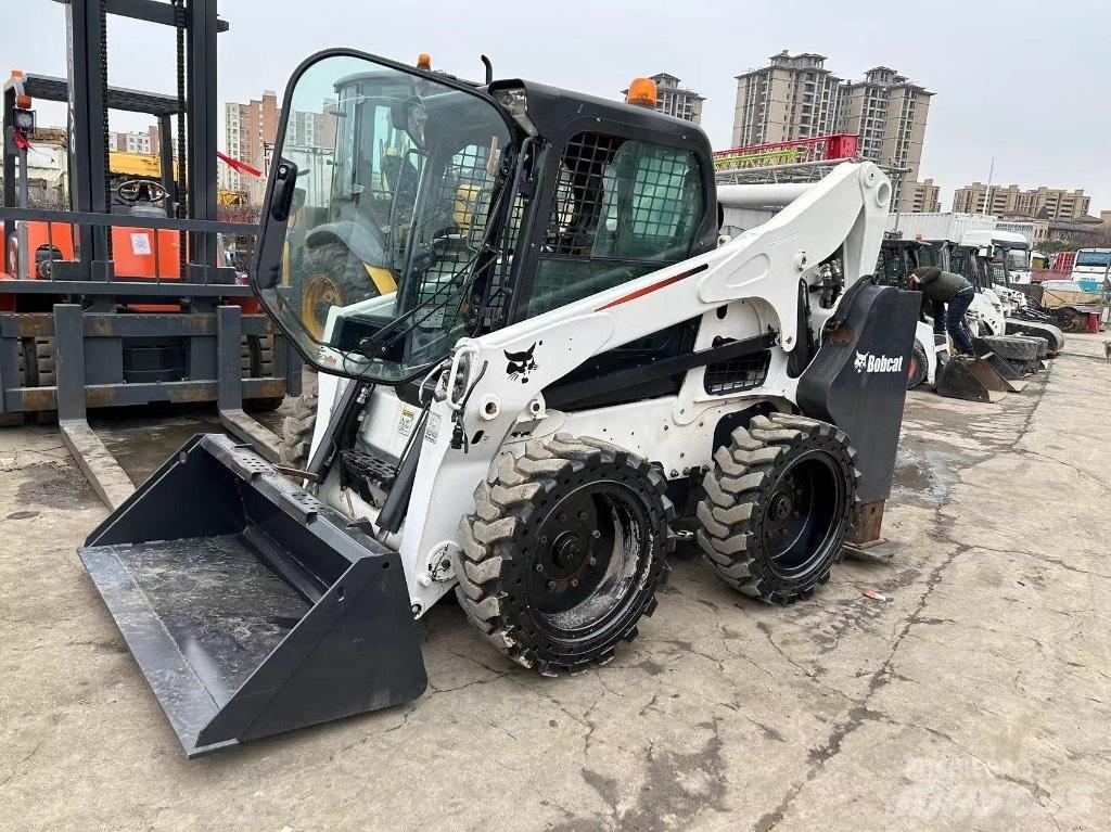 Bobcat S 750 Smykem řízené nakladače