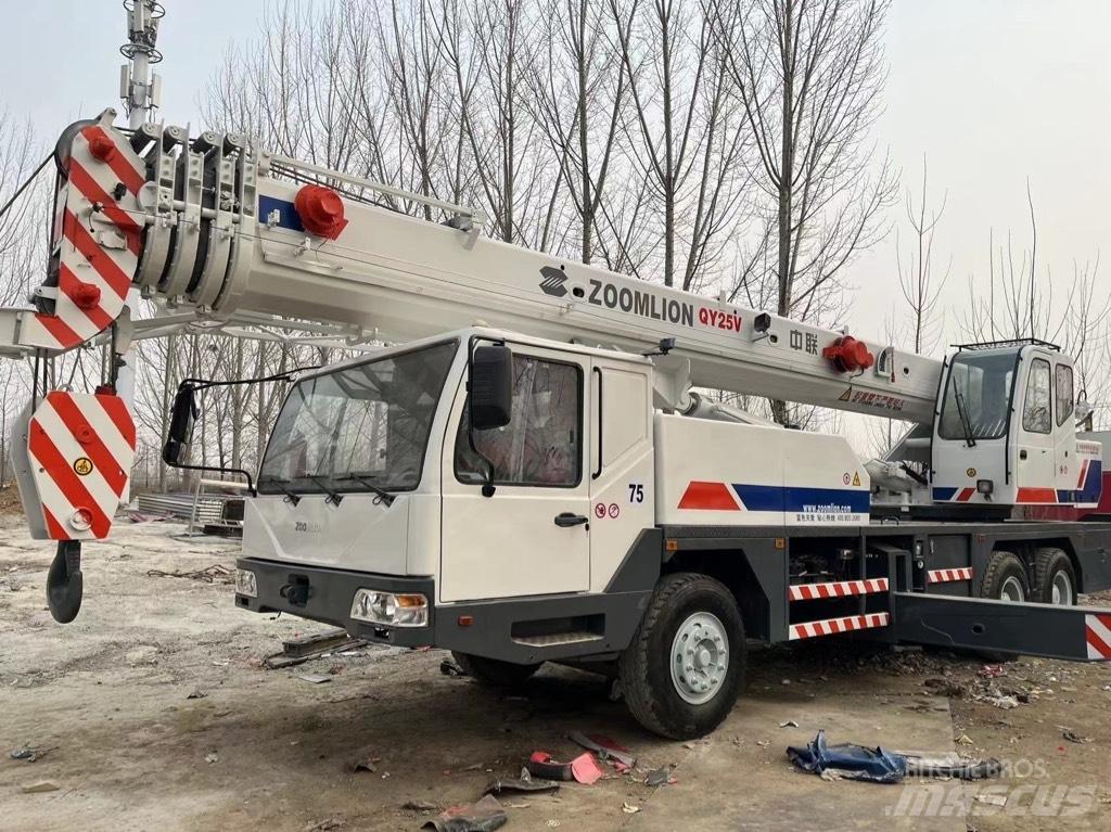 Zoomlion QY25V Univerzální terénní jeřáby