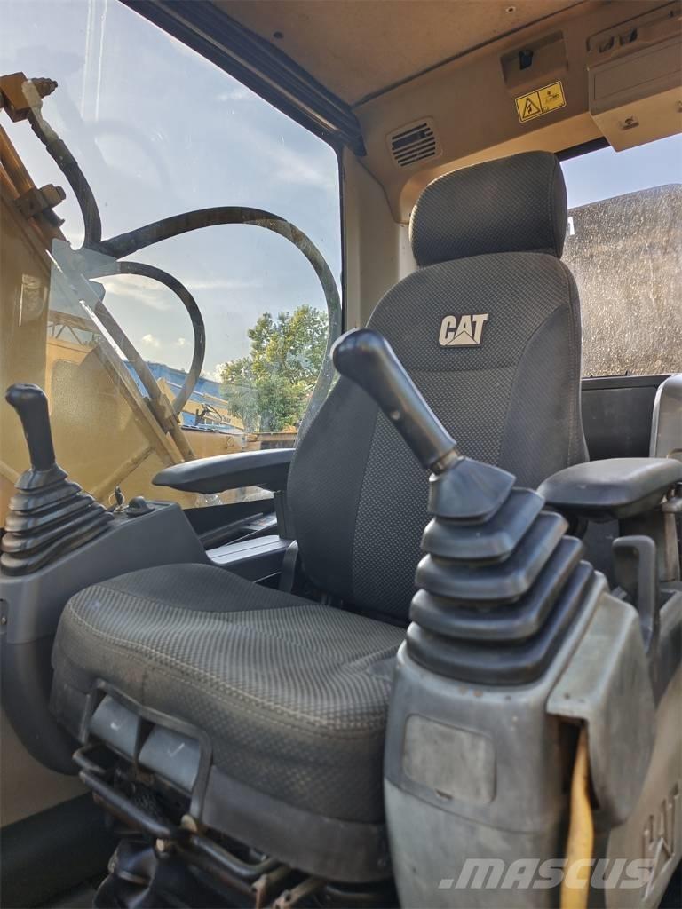 CAT 320 D L Pásová rýpadla