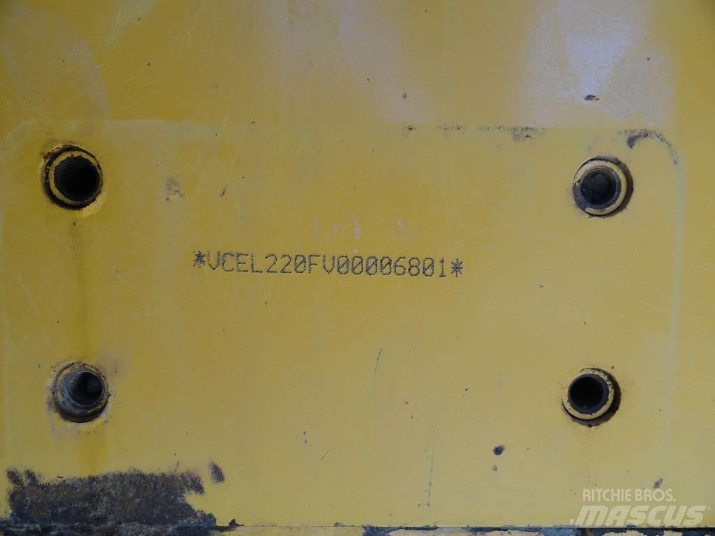 Volvo L 220 F Kolové nakladače