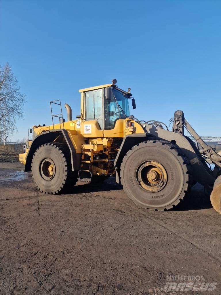 Volvo L 220 F Kolové nakladače
