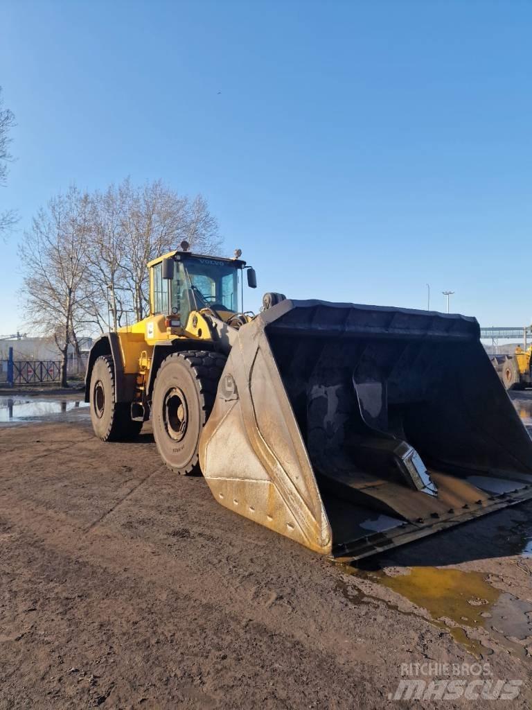 Volvo L 220 F Kolové nakladače