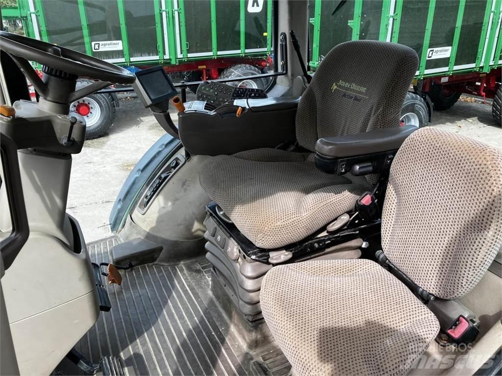 John Deere 8335R Traktory
