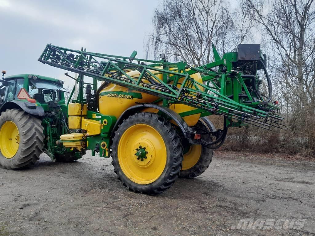 John Deere 840 Tažené postřikovače