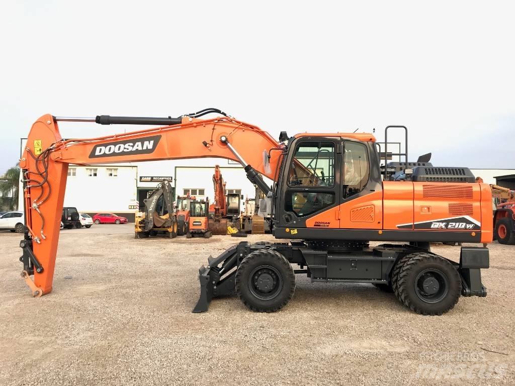 Develon DX 210 W-7 Kolová rýpadla