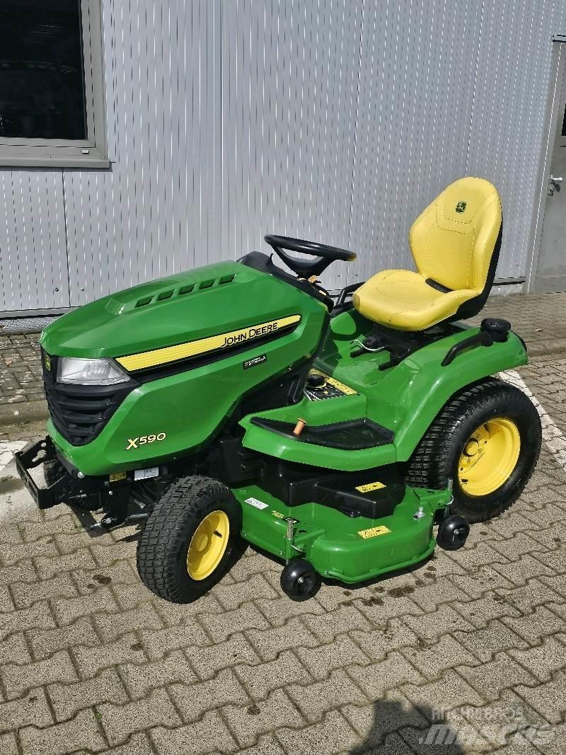 John Deere X590 Žací stroje