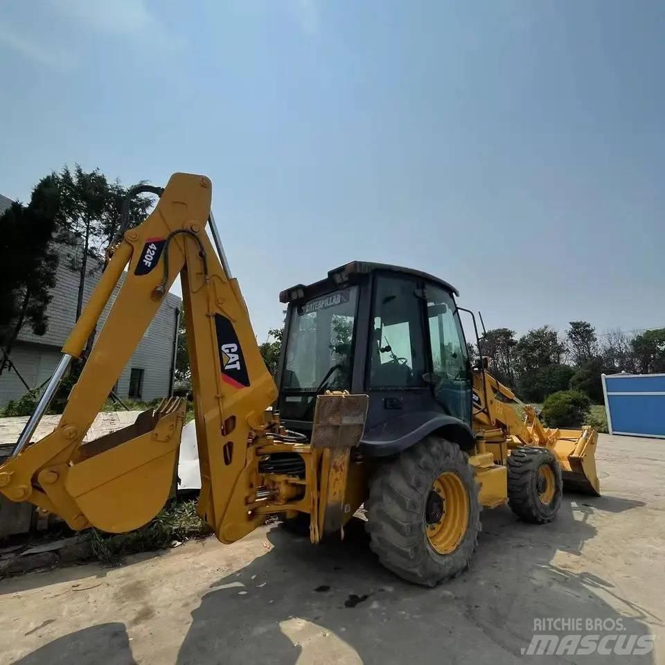 CAT 420 F Rýpadlo-nakladače