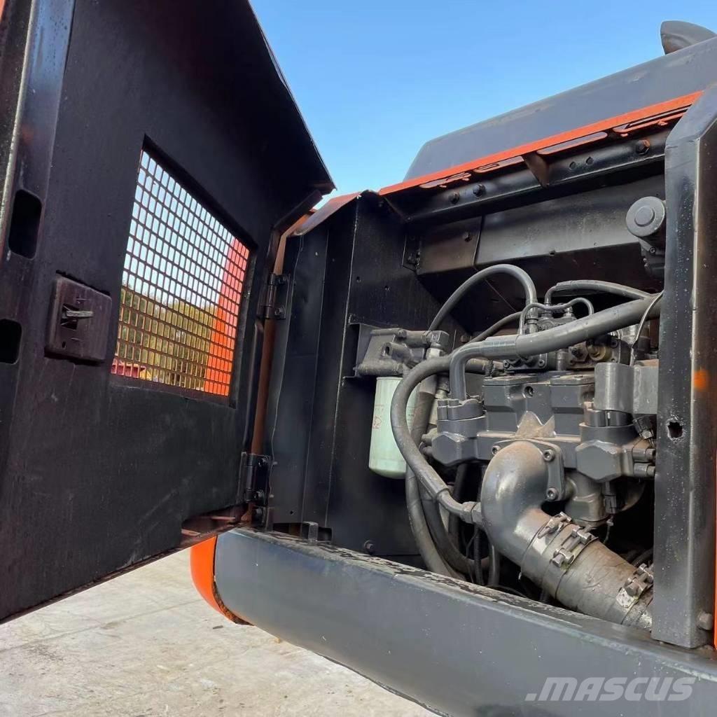 Hitachi ZX200 Pásová rýpadla
