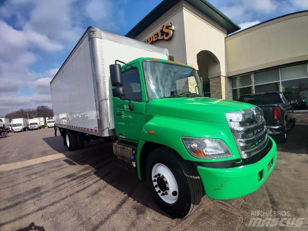 Hino 338 Skříňová nástavba