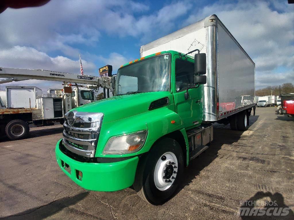 Hino 338 Skříňová nástavba