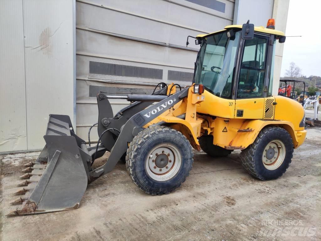 Volvo L 30 B Kolové nakladače