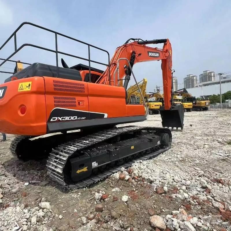 Doosan DX 300 Pásová rýpadla