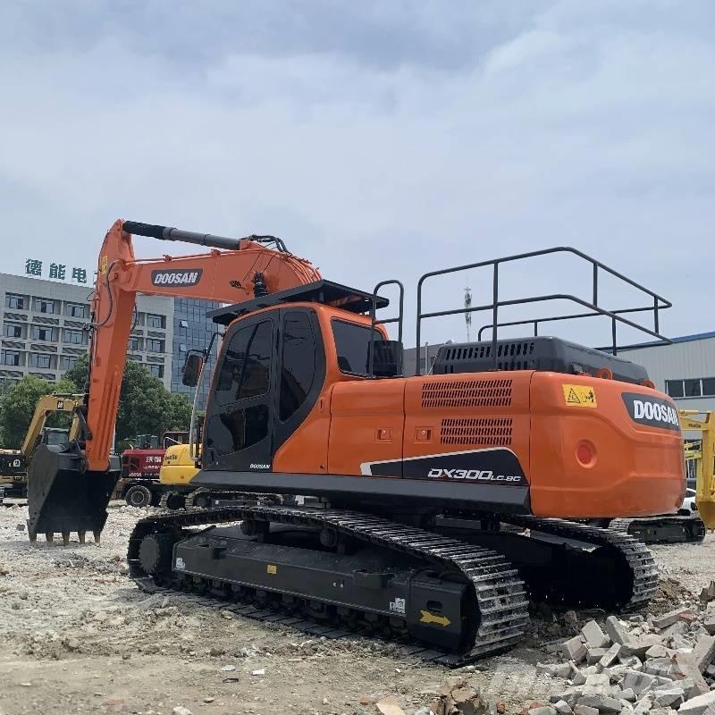 Doosan DX 300 Pásová rýpadla