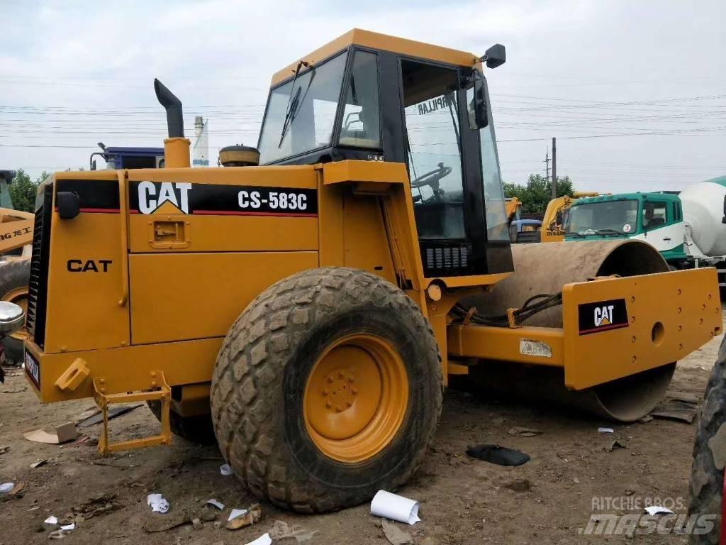 CAT CS-583C Tahačové válce
