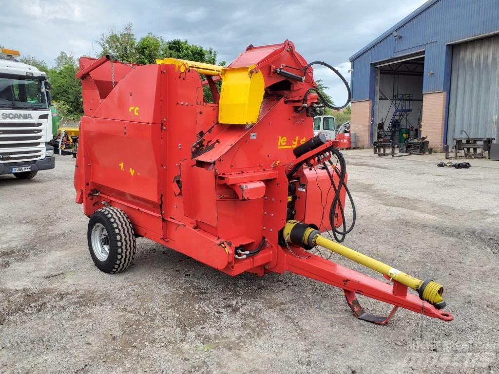 TEAGLE TOMAHAWK 8100 Drtiče a řezače balíků