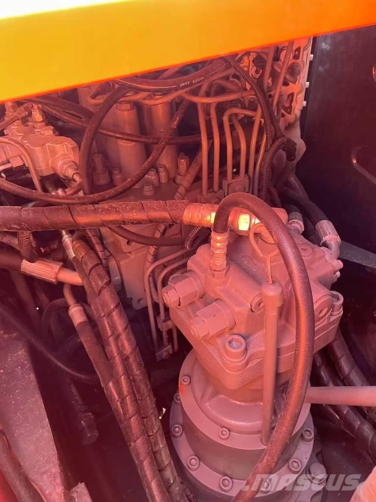 Hitachi 120 Pásová rýpadla