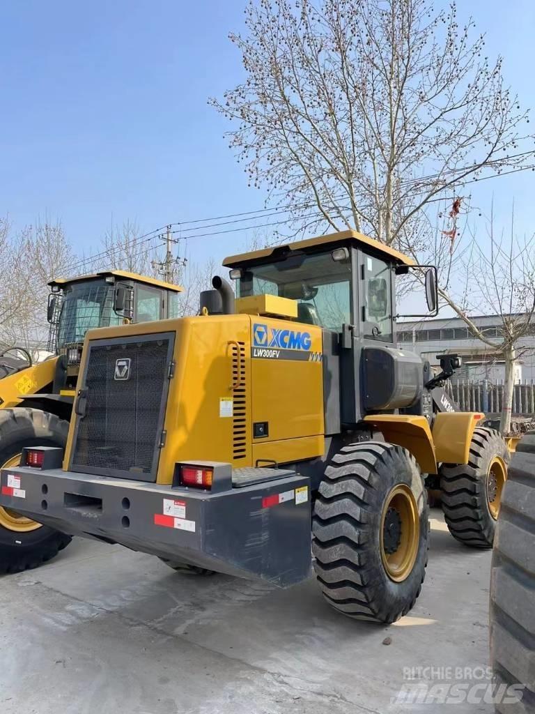XCMG LW 300 FV Kolové nakladače