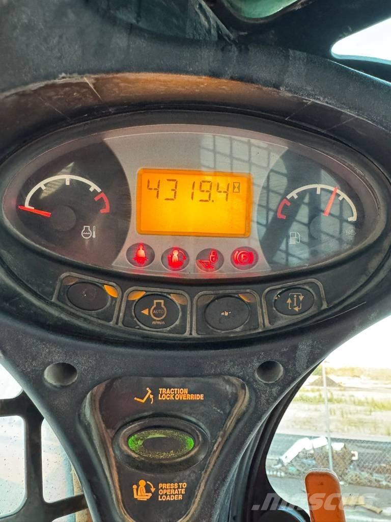 Bobcat S570 Smykem řízené nakladače