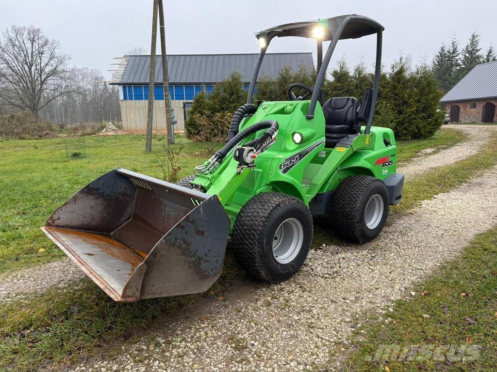 Avant 635 Kolové nakladače