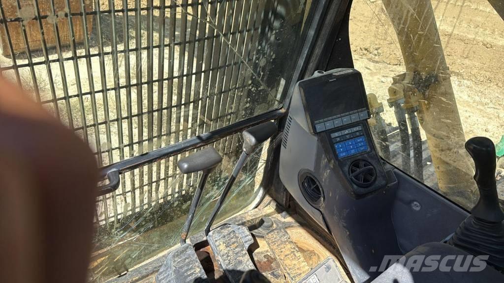 Komatsu 2012 Pásové jeřáby