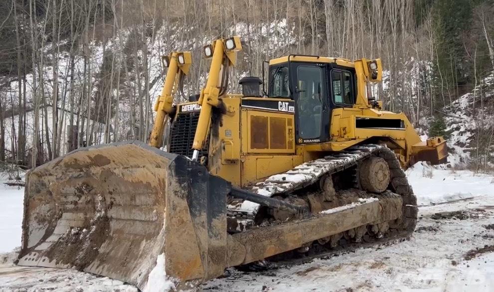 CAT D 8 R Pásové dozery