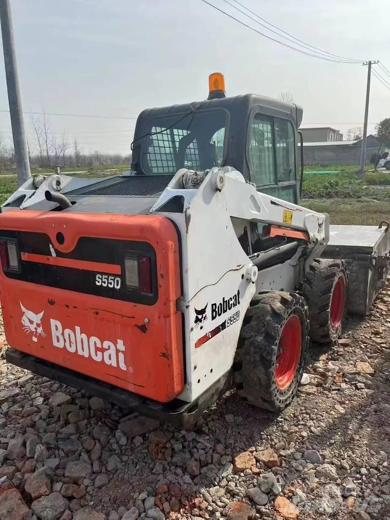 Bobcat S 550 Kolové nakladače