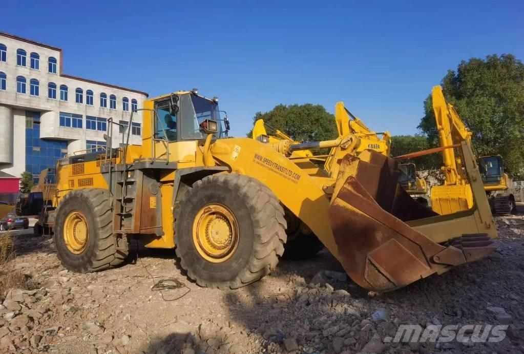 Komatsu WA 600 Kolové nakladače