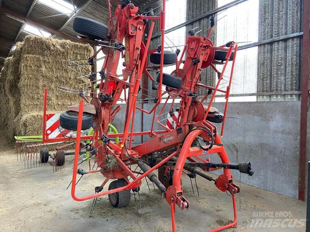 Kuhn GF8702 Obraceče a shrabovače sena
