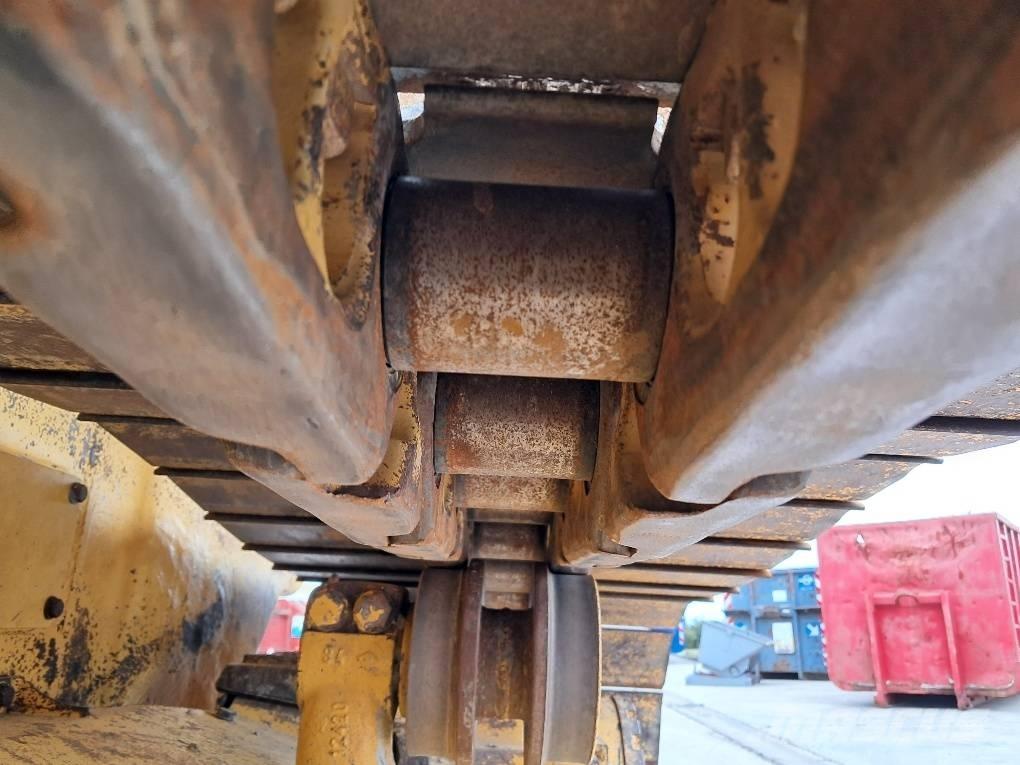 Komatsu D61PXI-24E0 Pásové dozery