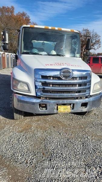 Hino Toilet Truck Cisternové vozy