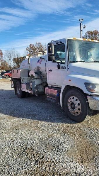 Hino Toilet Truck Cisternové vozy