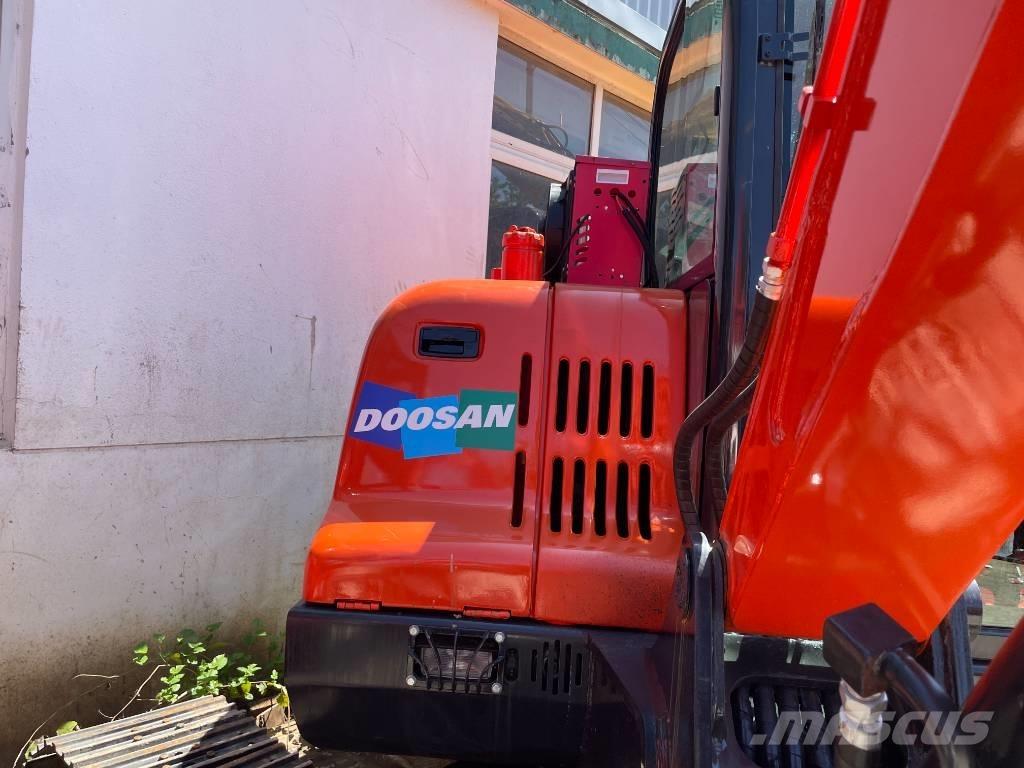Doosan DX 60 Pásová rýpadla