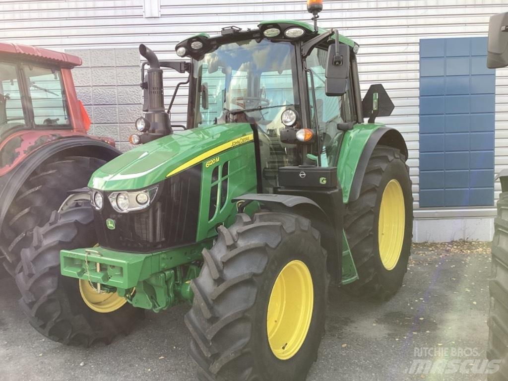 John Deere 6120M Traktory