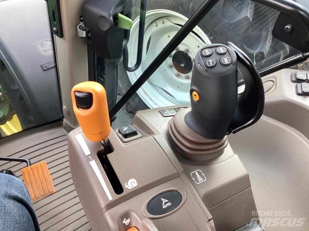 John Deere 6120M Traktory