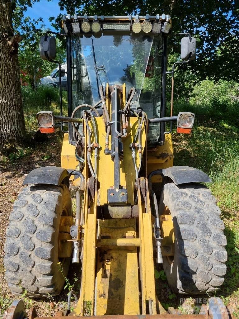 CAT 906 Kolové nakladače