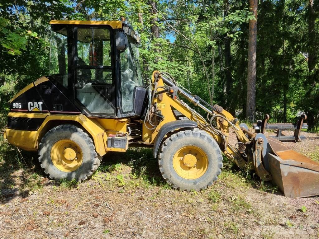 CAT 906 Kolové nakladače