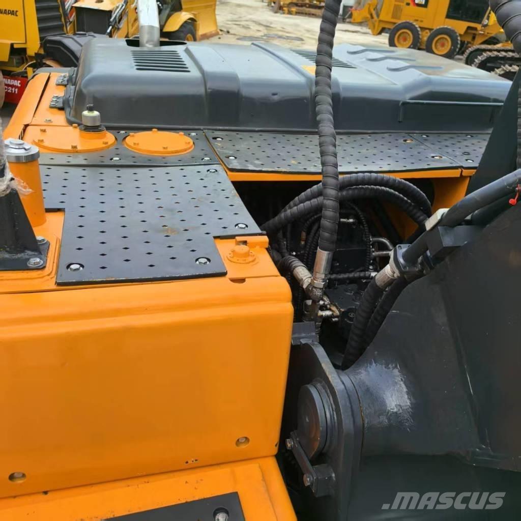 Hyundai r220lc-9s Midi rýpadla 7t - 12t