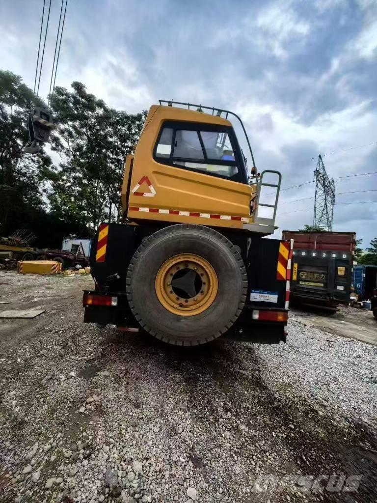 Sany SAC6500T7 Univerzální terénní jeřáby