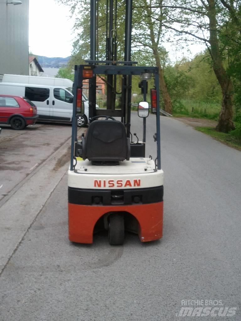 Nissan N01L15U Akumulátorové vozíky