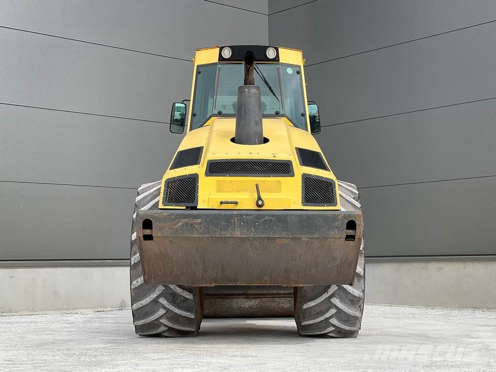 Bomag BW 213 DH-4 Tahačové válce
