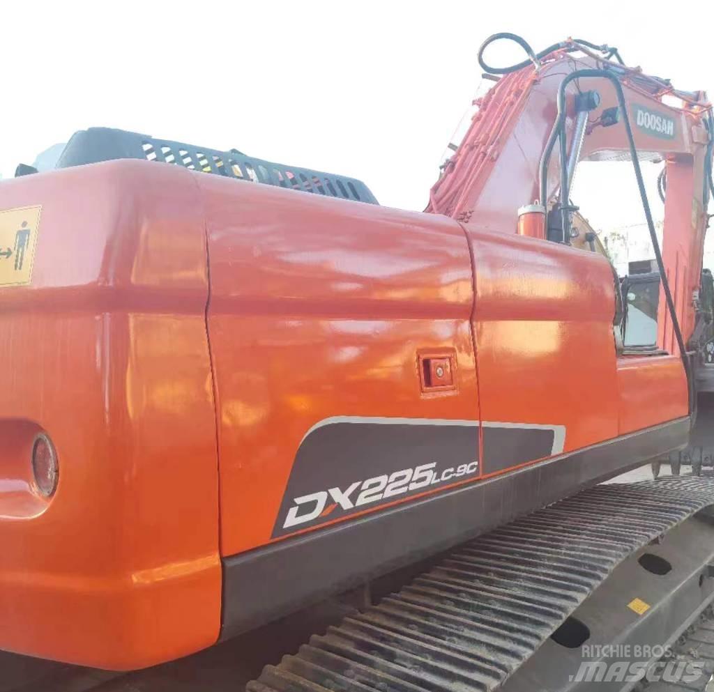Doosan DX 225 Pásová rýpadla