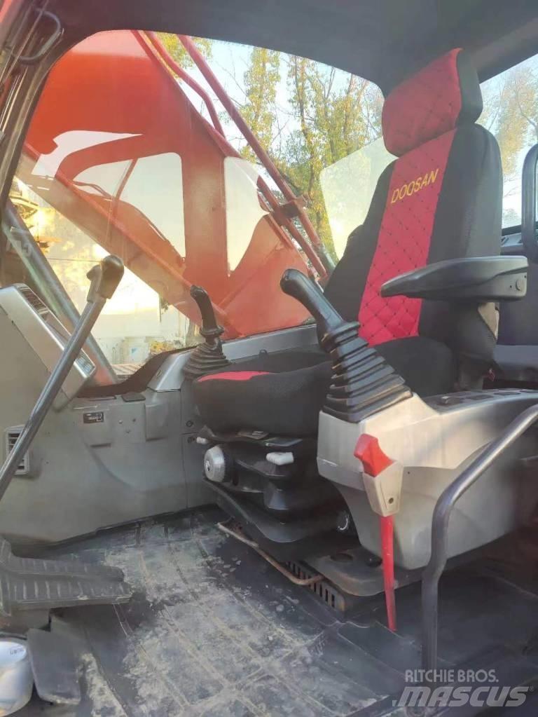 Doosan DX 225 Pásová rýpadla